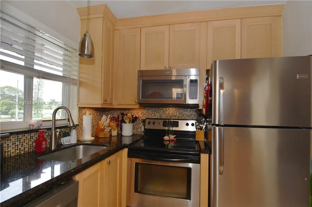 3050 NE 5th Ter, #8