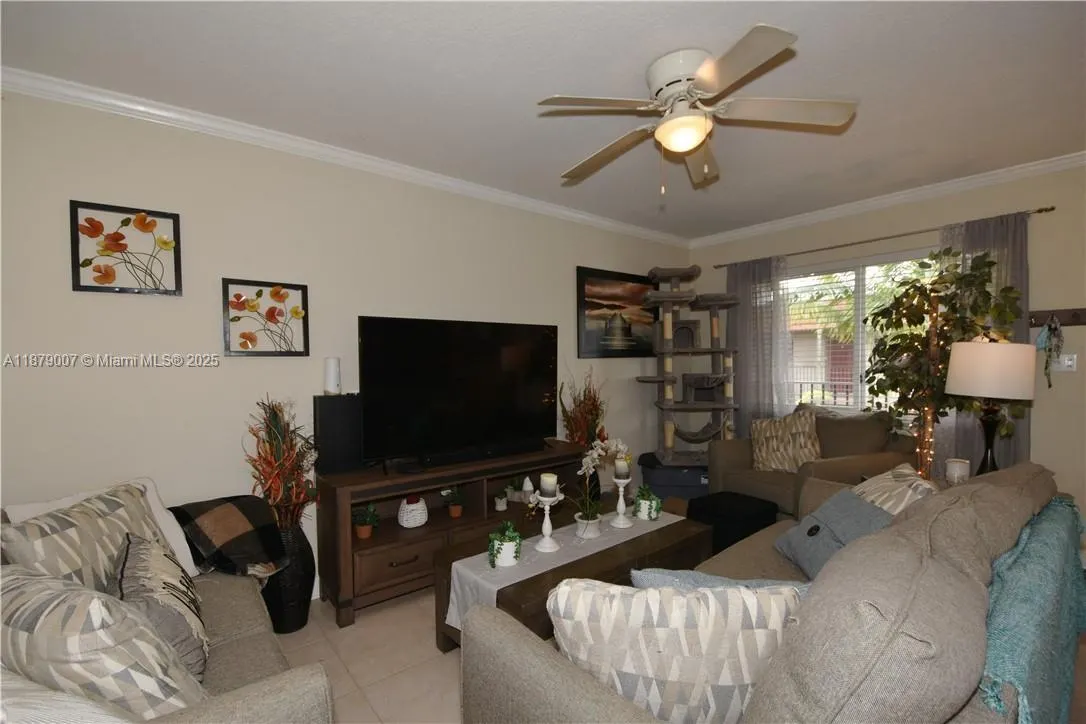 3050 NE 5th Ter, #8