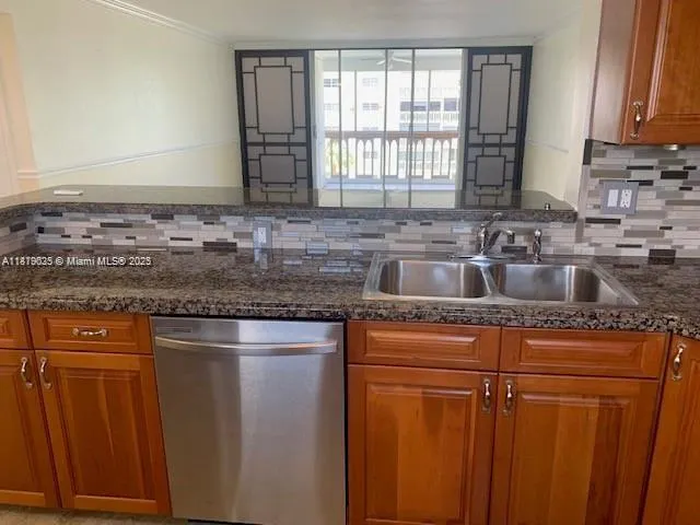 901 NE 14th Ave, #407