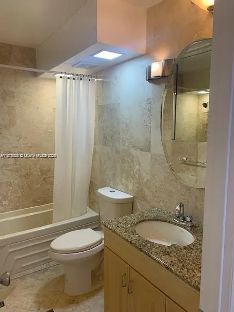 901 NE 14th Ave, #407