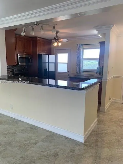 901 NE 14th Ave, #407