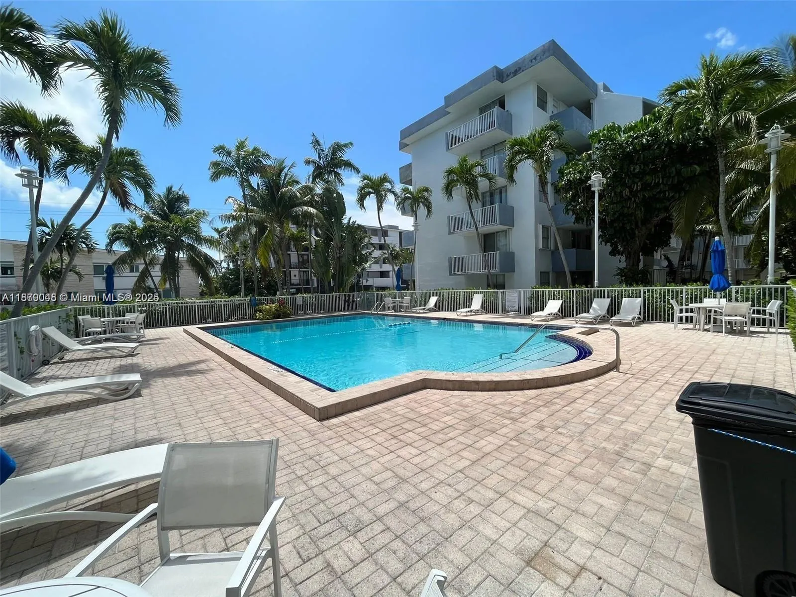 1801 S Treasure Dr, #404