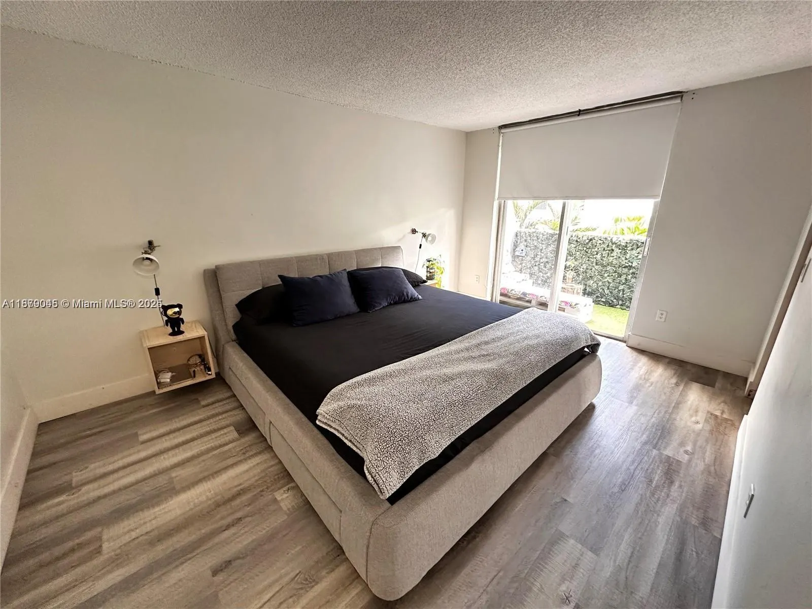 1801 S Treasure Dr, #404