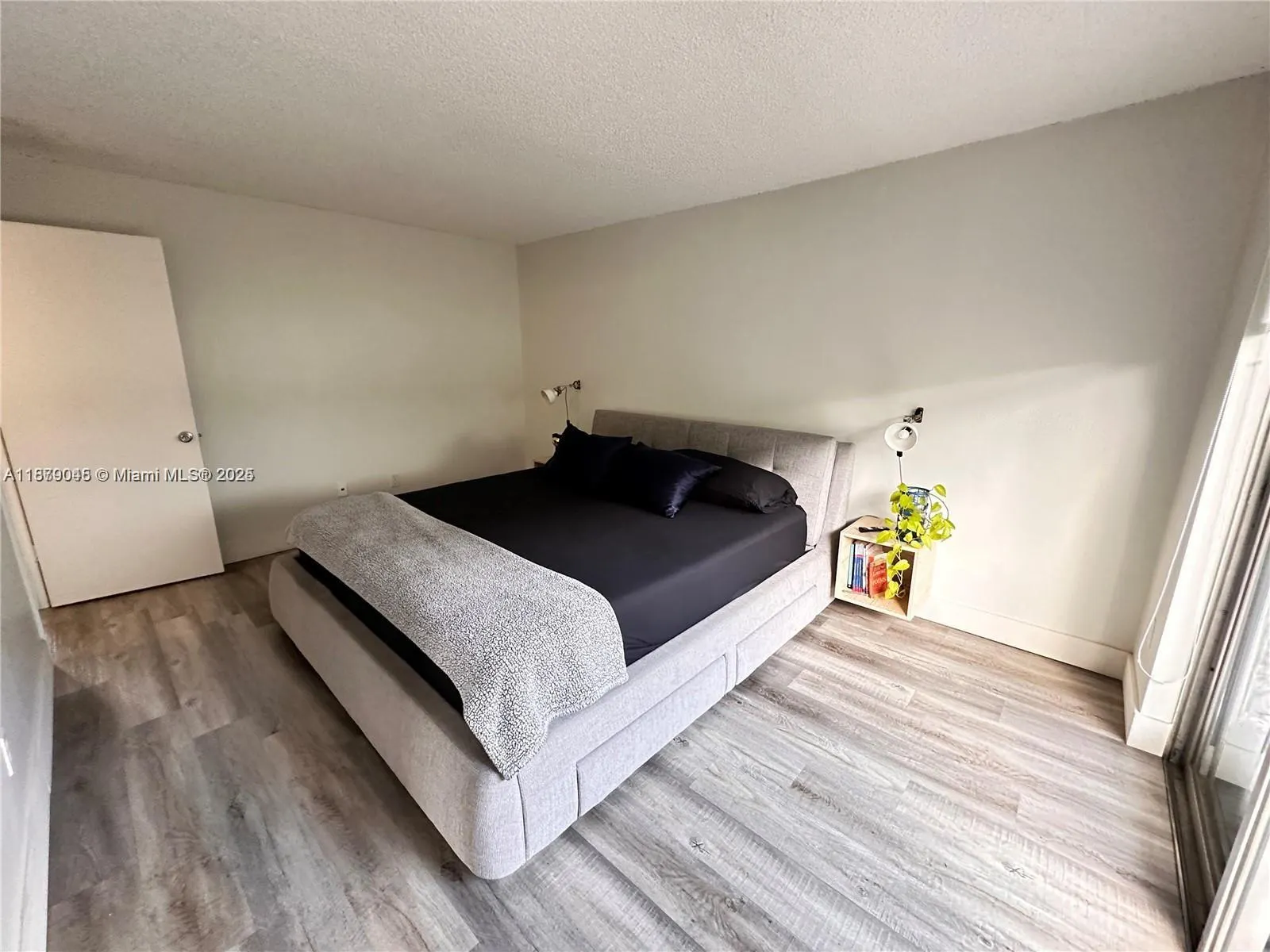 1801 S Treasure Dr, #404