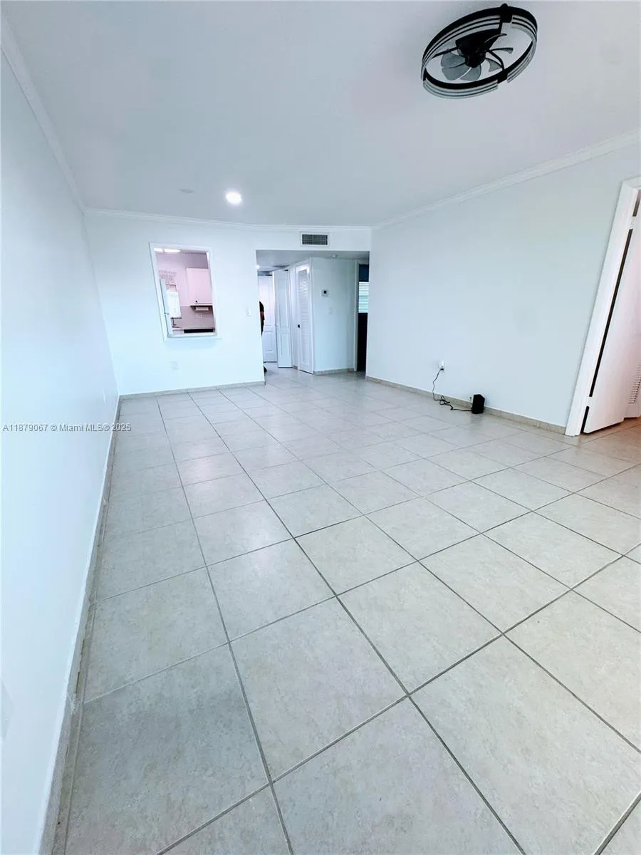 8110 Sunrise Lakes Blvd, #303