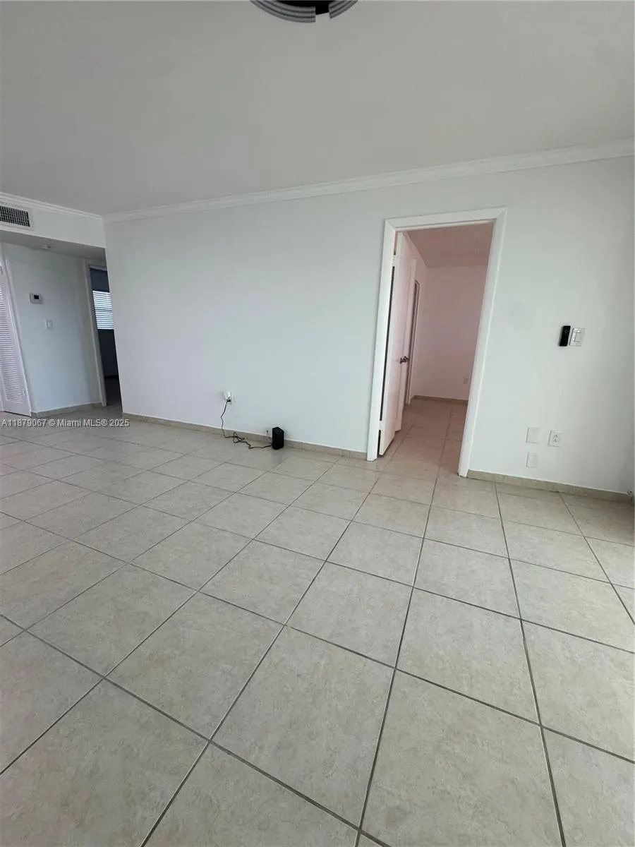 8110 Sunrise Lakes Blvd, #303