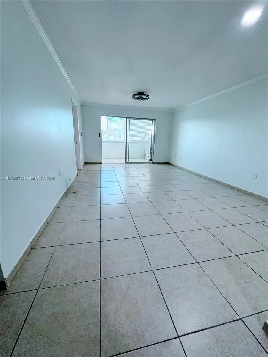 8110 Sunrise Lakes Blvd, #303