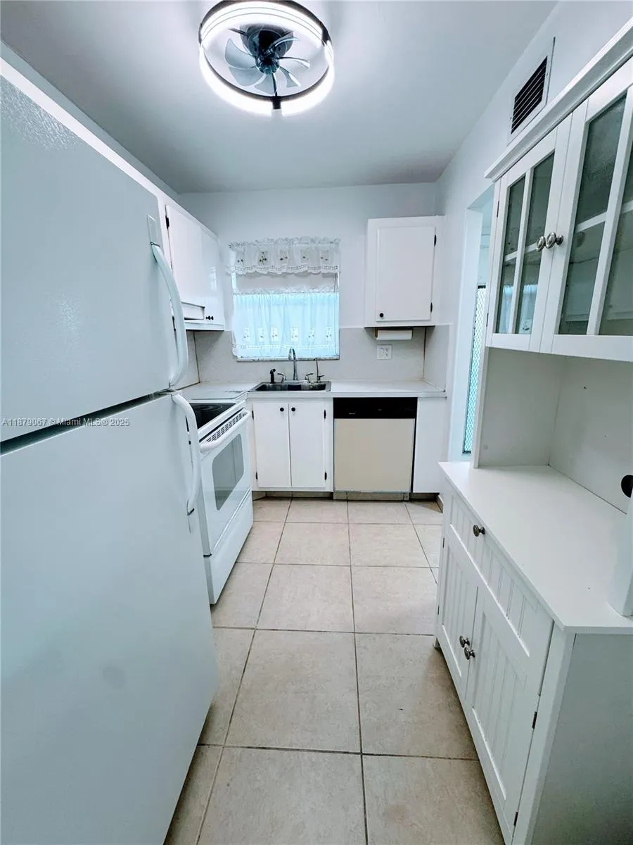 8110 Sunrise Lakes Blvd, #303