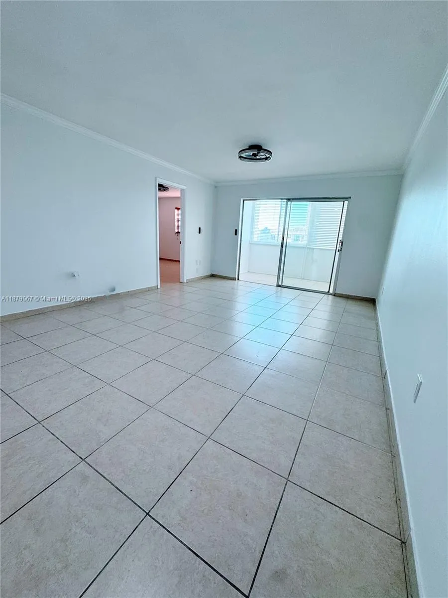 8110 Sunrise Lakes Blvd, #303
