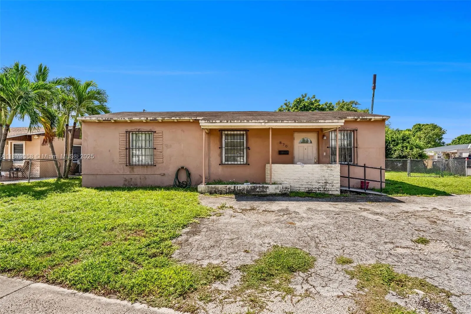 870 E 39th Pl