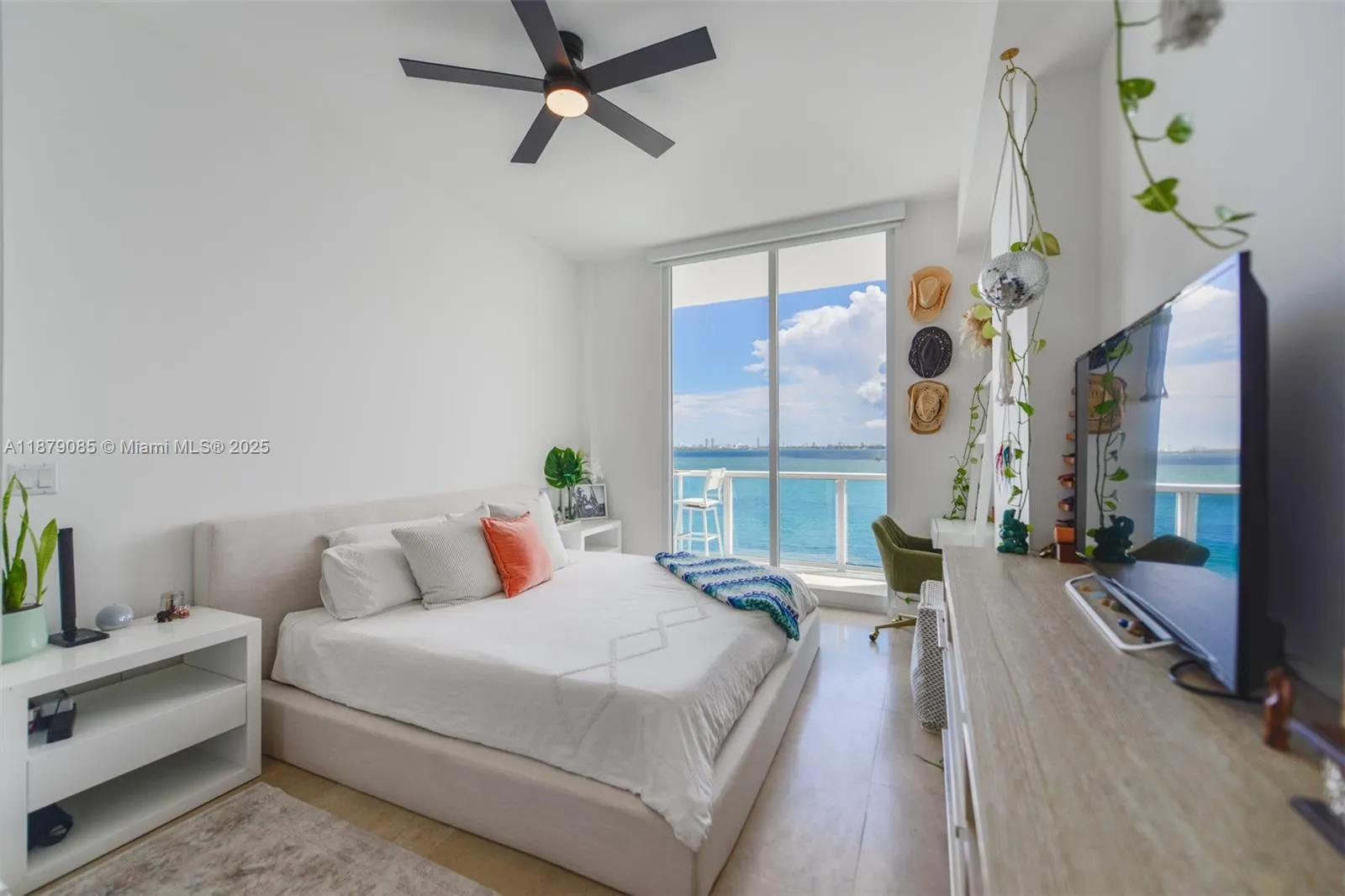 725 NE 22nd street, #8D