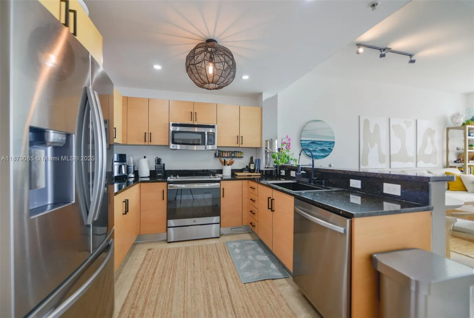 725 NE 22nd street, #8D