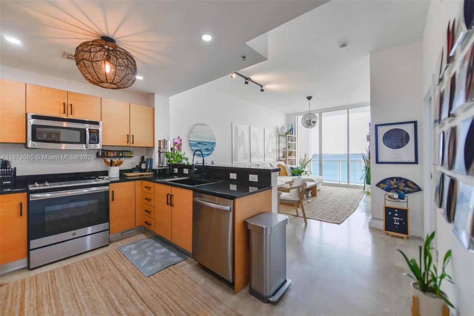 725 NE 22nd street, #8D