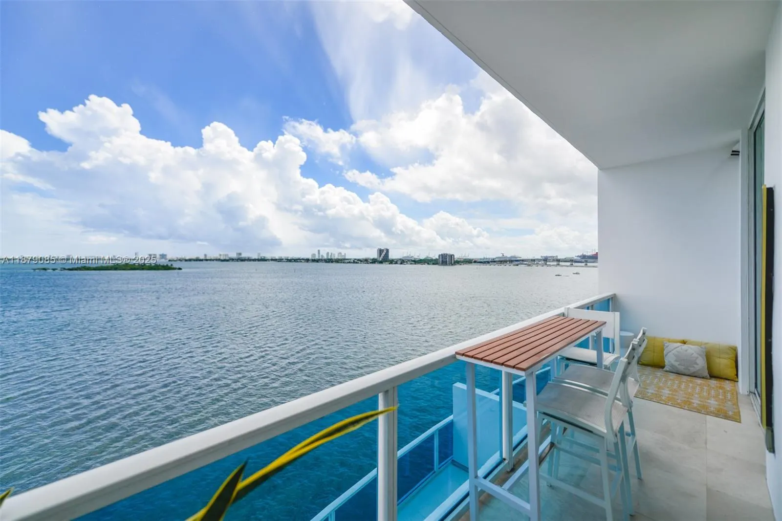 725 NE 22nd street, #8D