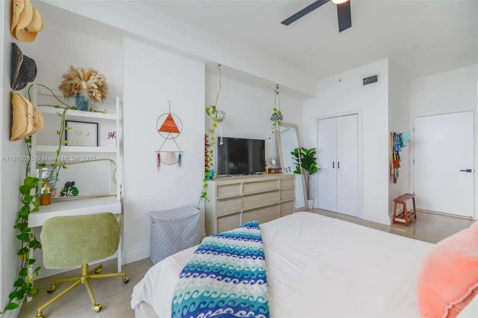 725 NE 22nd street, #8D