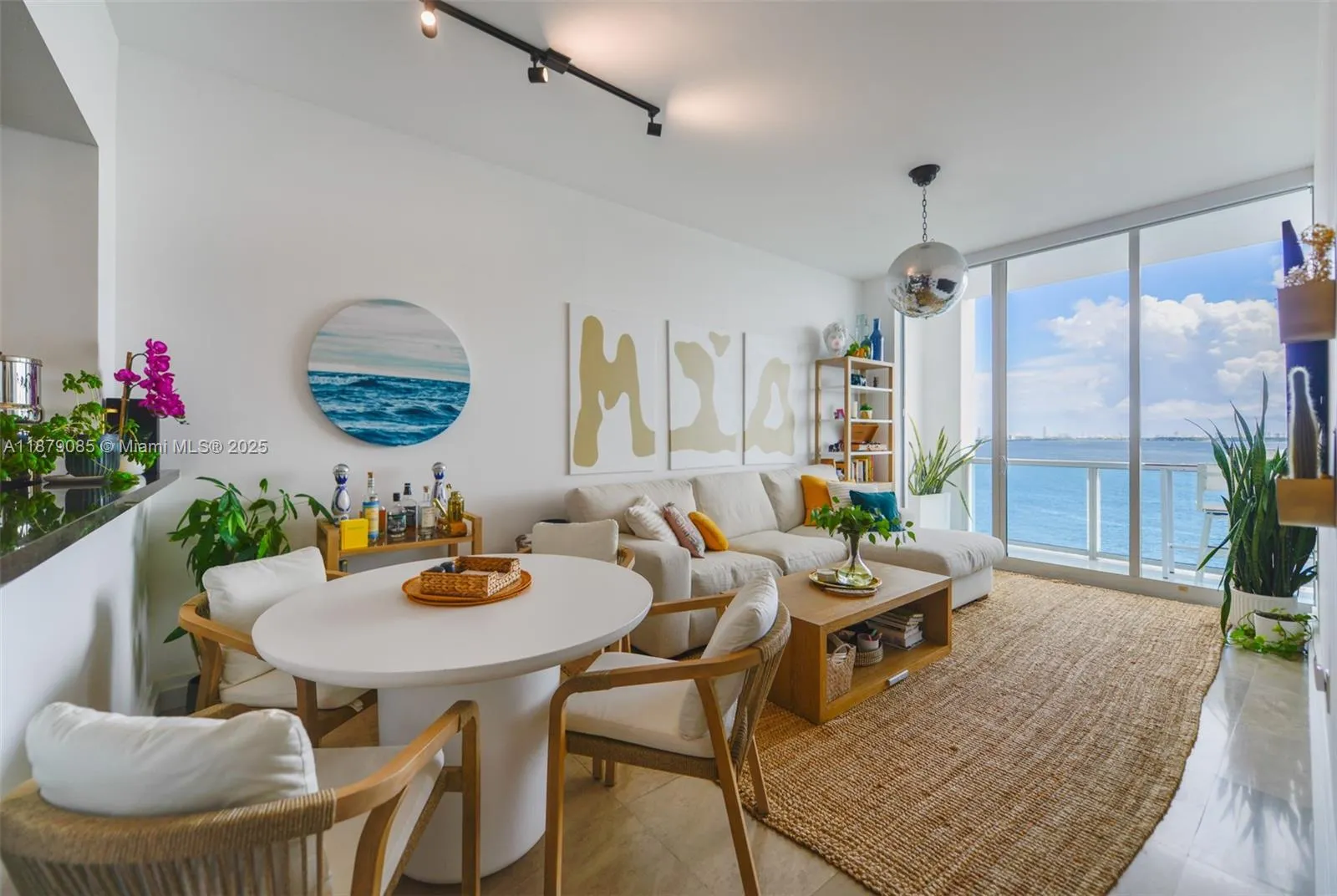 725 NE 22nd street, #8D