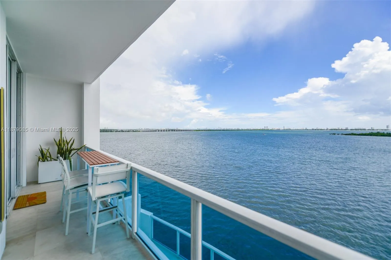 725 NE 22nd street, #8D