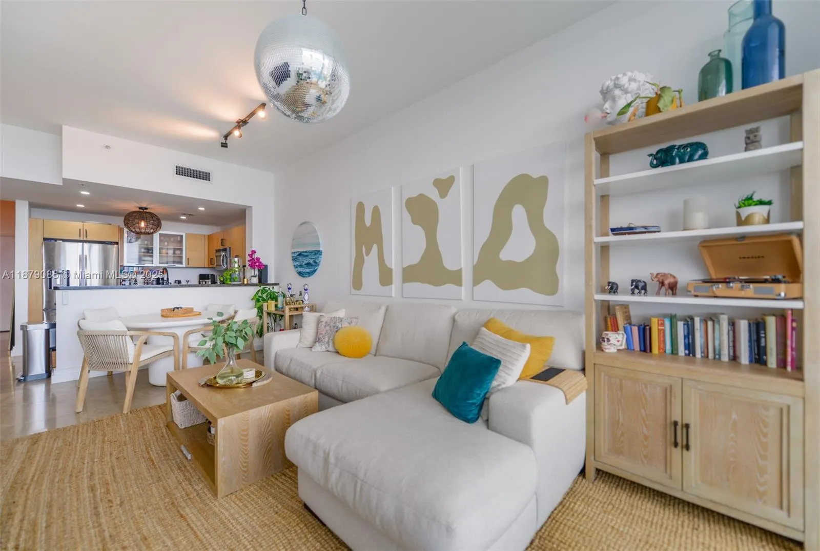 725 NE 22nd street, #8D
