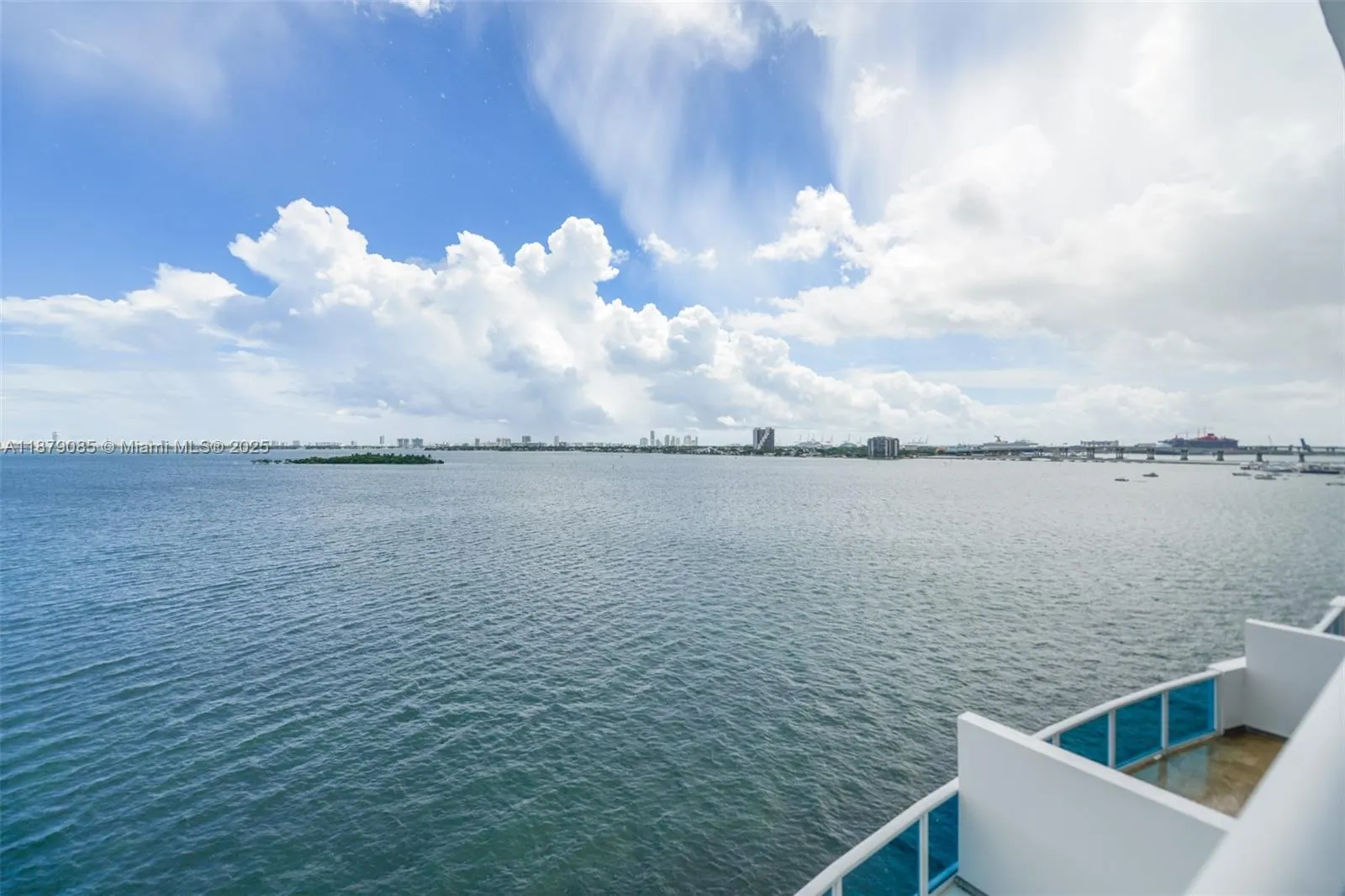 725 NE 22nd street, #8D