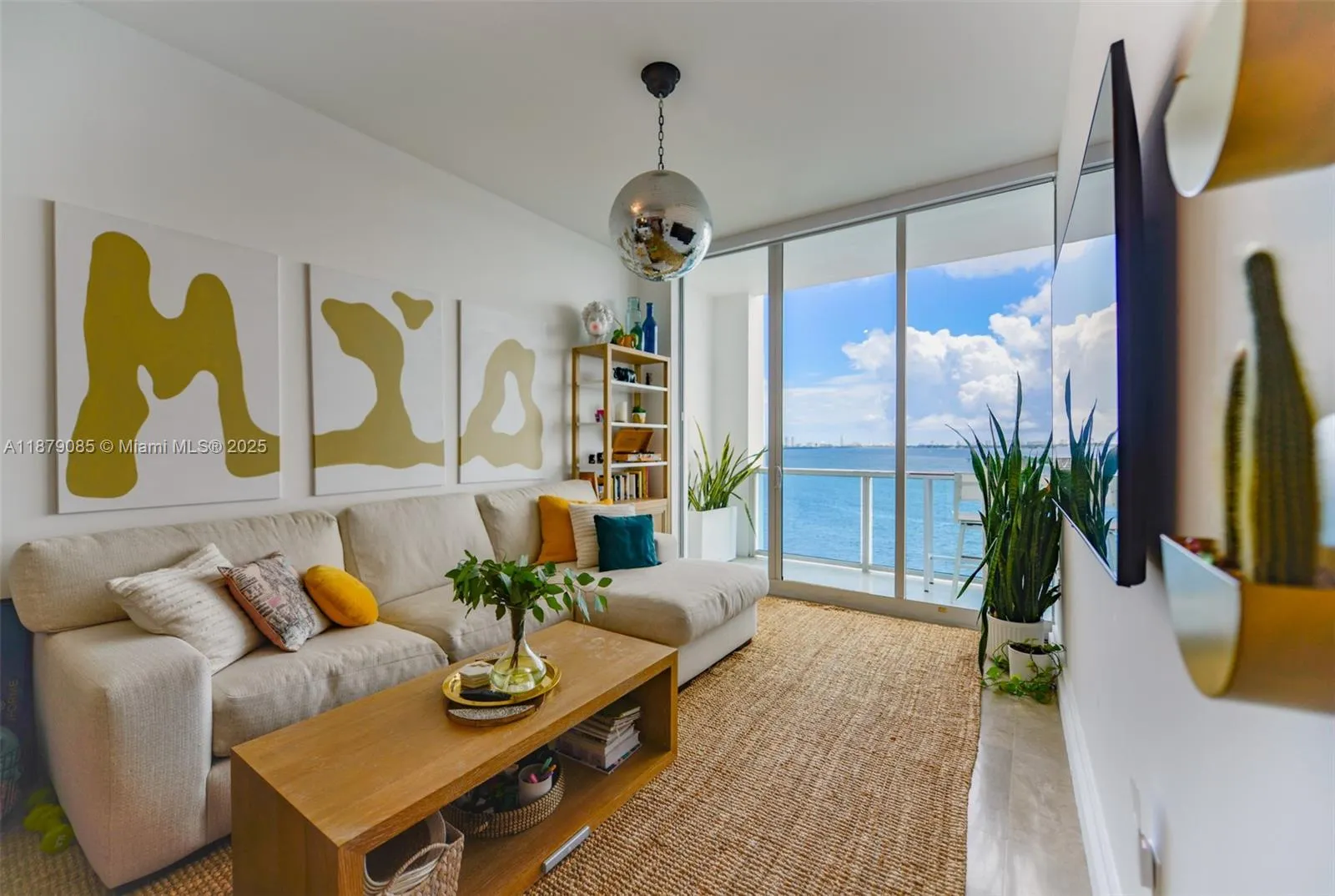 725 NE 22nd street, #8D