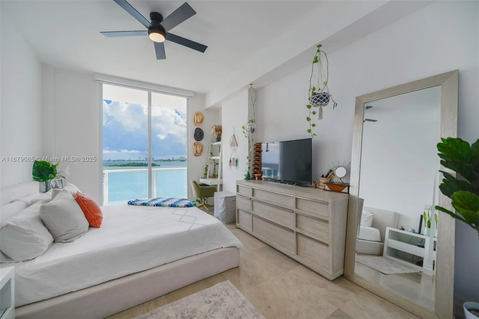 725 NE 22nd street, #8D