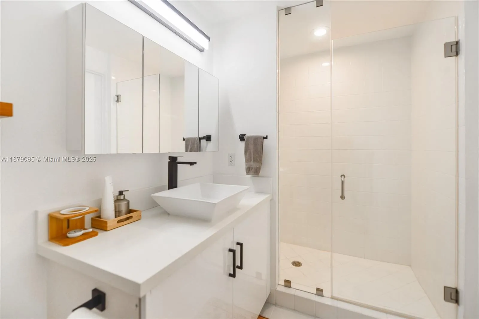 725 NE 22nd street, #8D