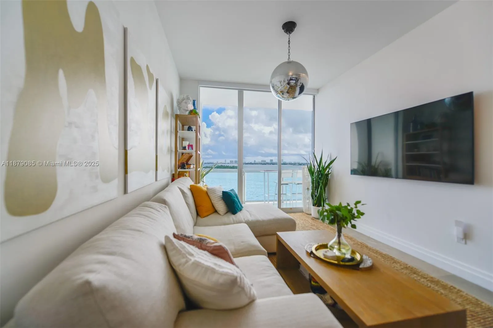725 NE 22nd street, #8D