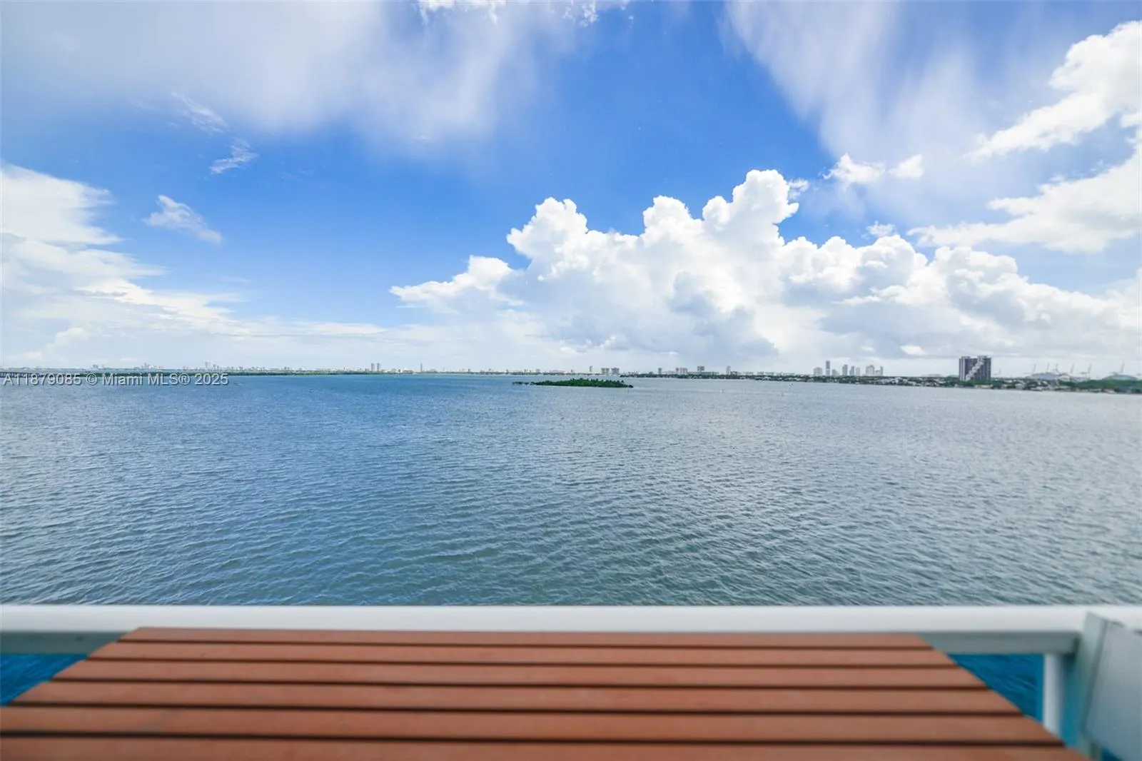 725 NE 22nd street, #8D