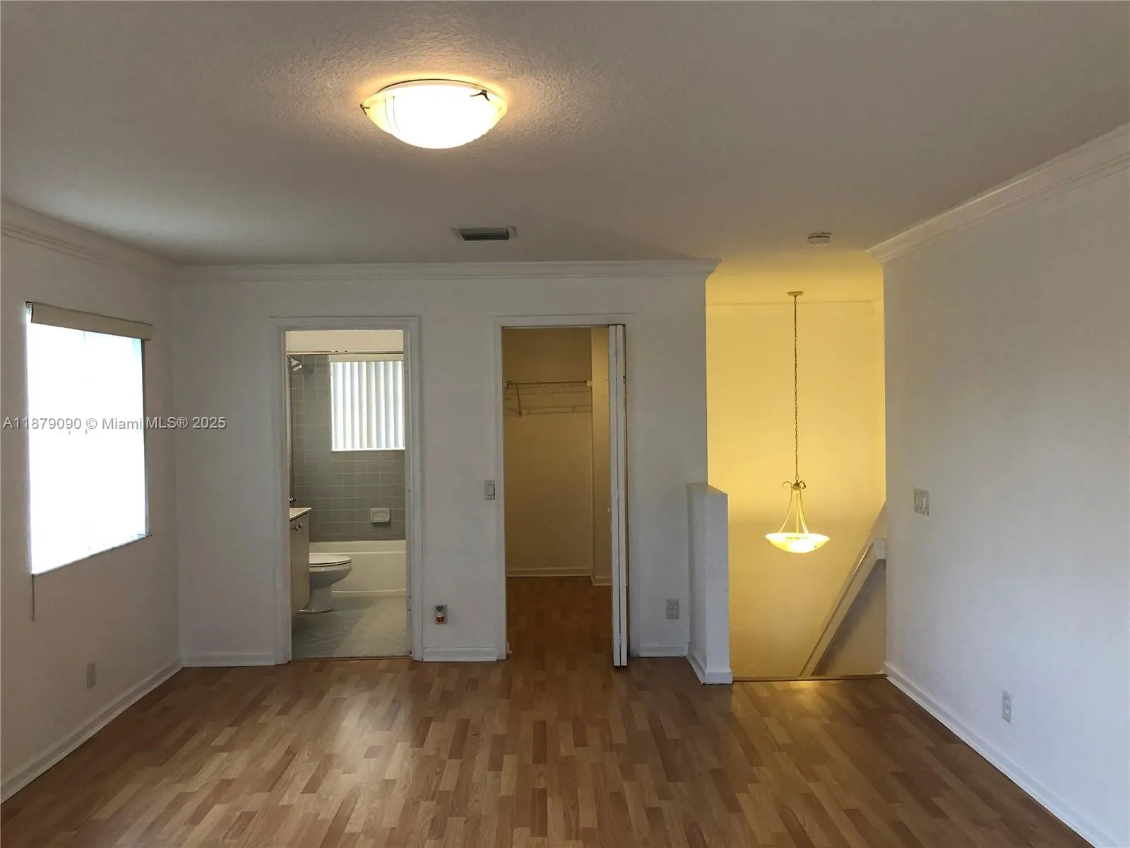693 Live Oak Ln