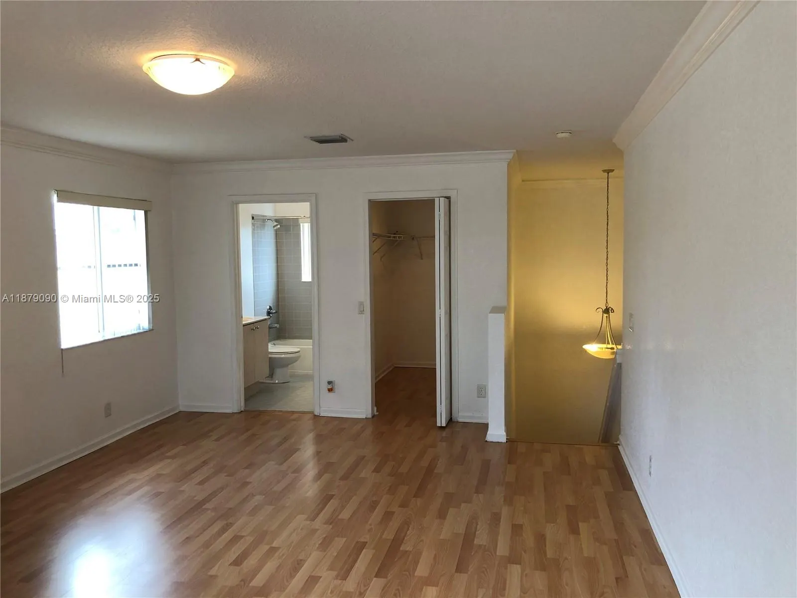 693 Live Oak Ln