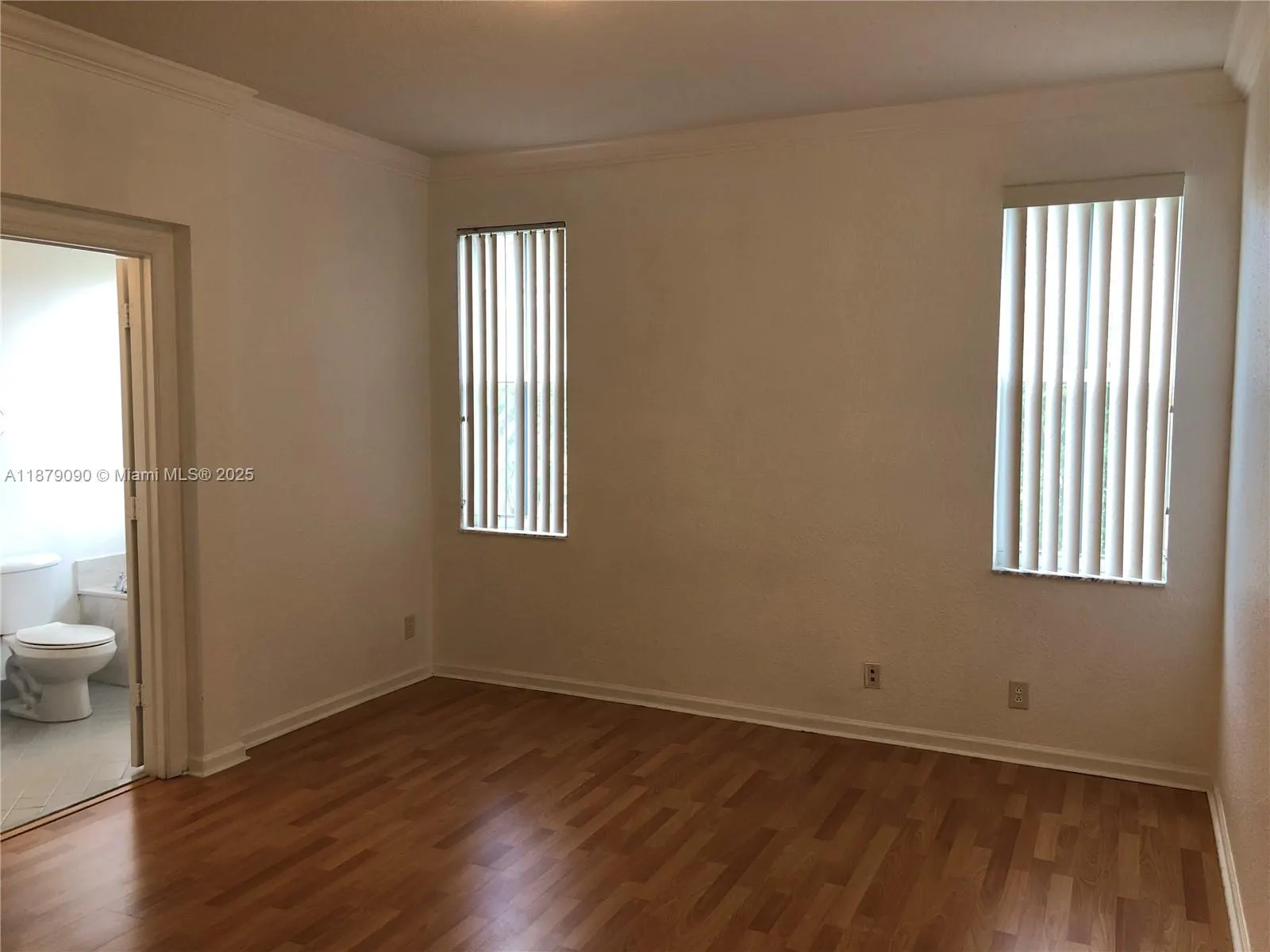 693 Live Oak Ln