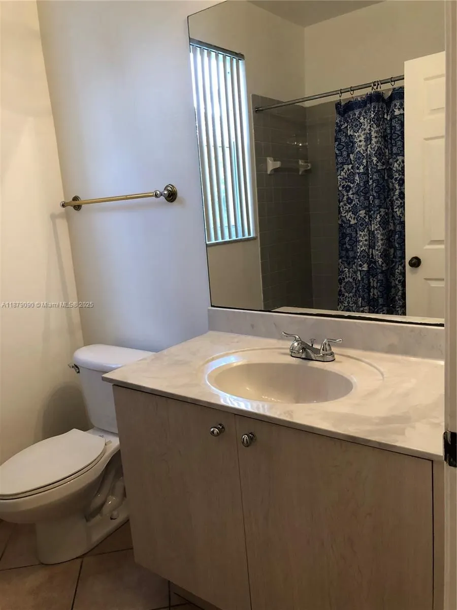 693 Live Oak Ln
