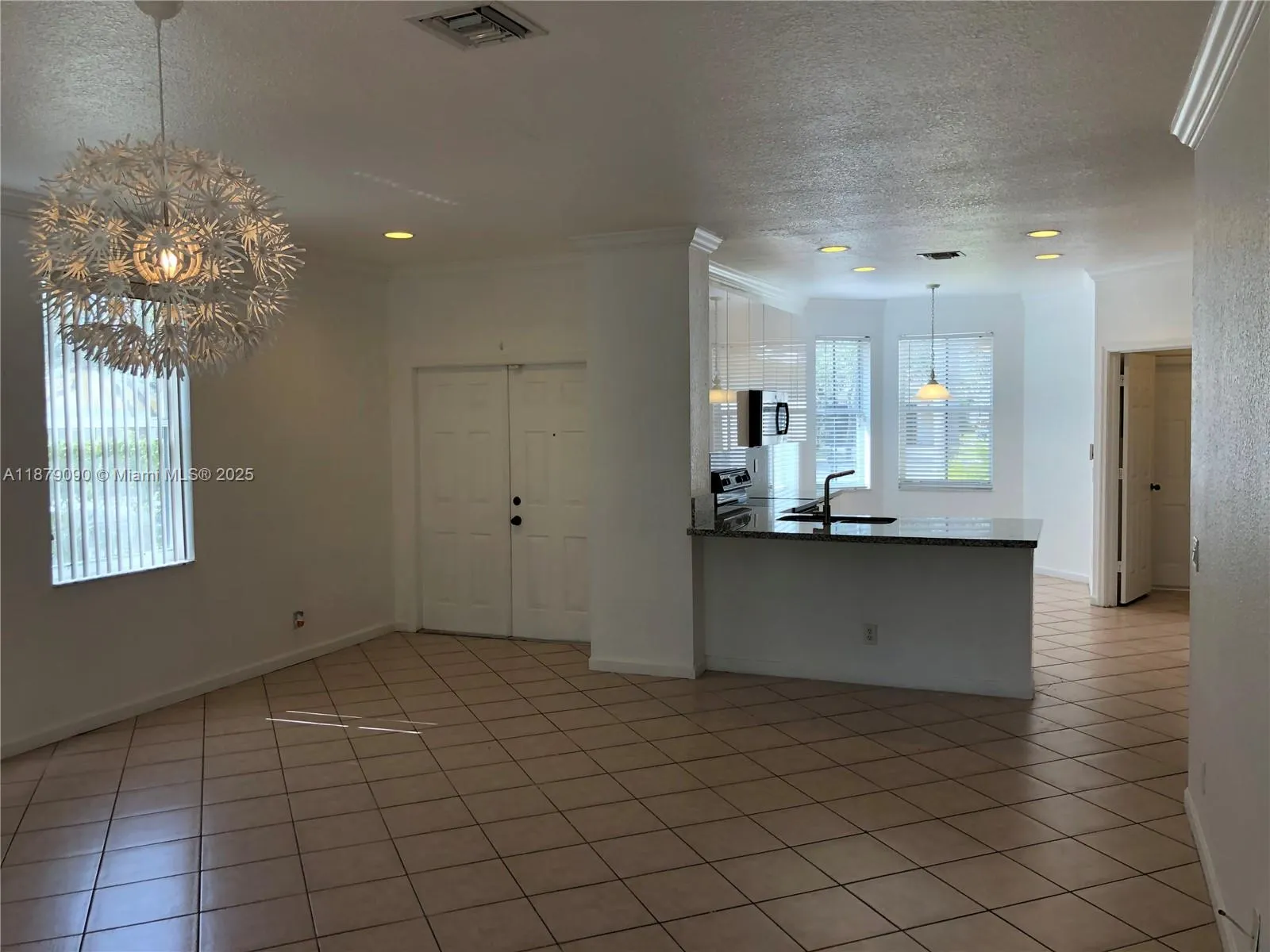 693 Live Oak Ln