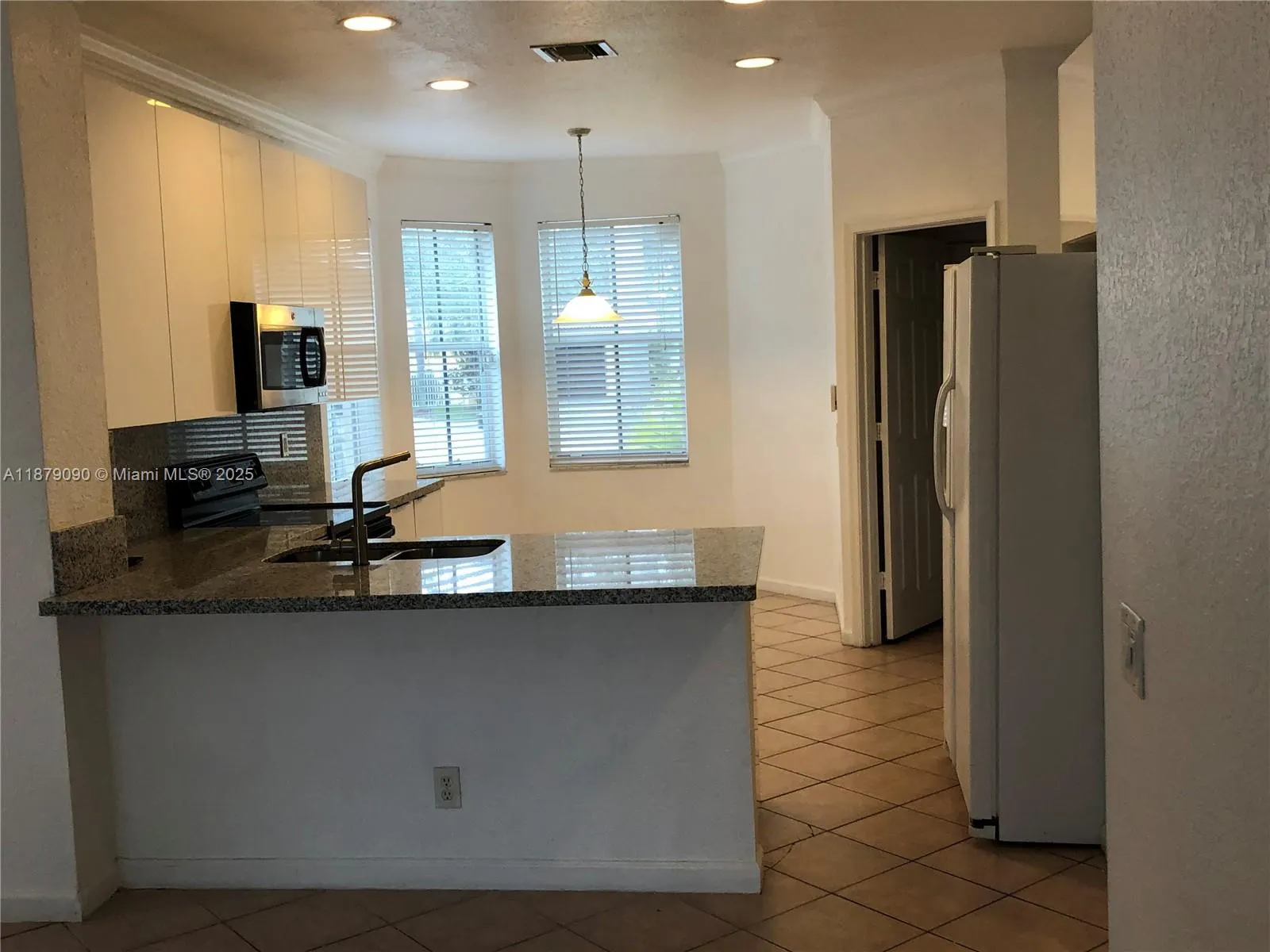 693 Live Oak Ln
