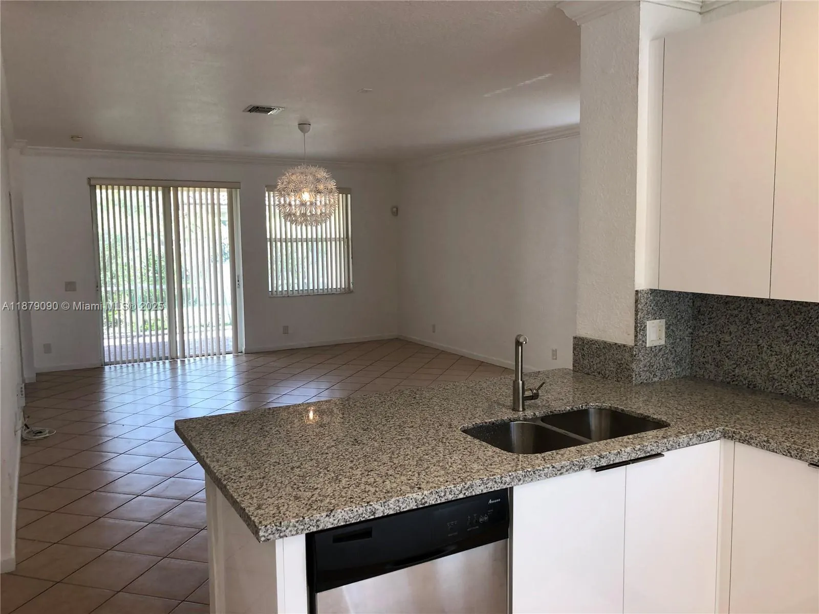 693 Live Oak Ln