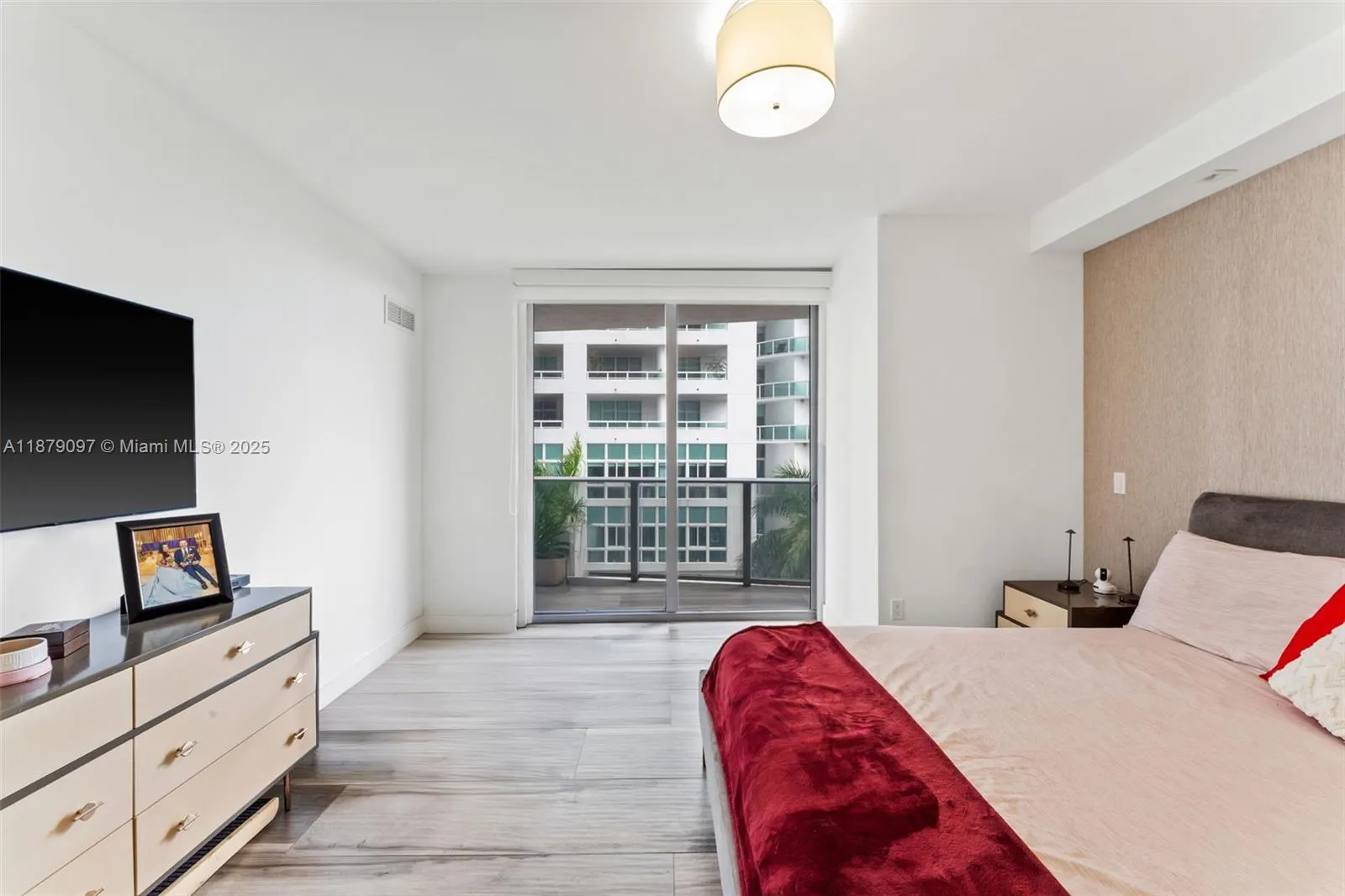 488 NE 18th St, #411
