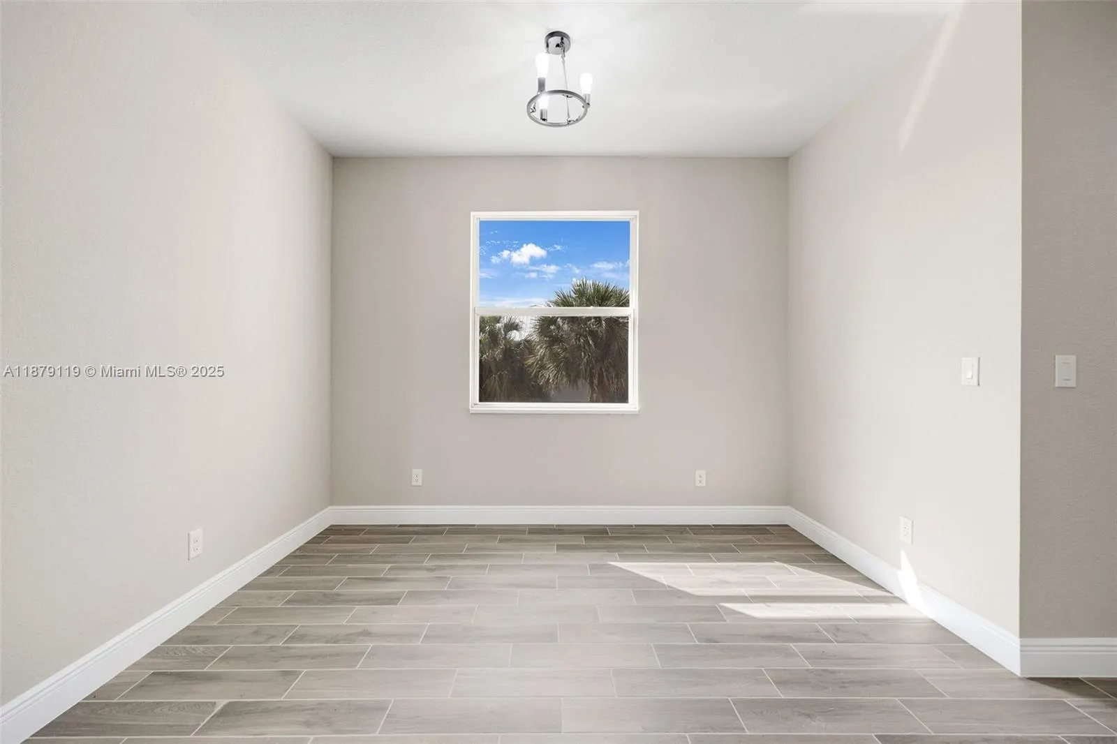 1103 Andover Dr