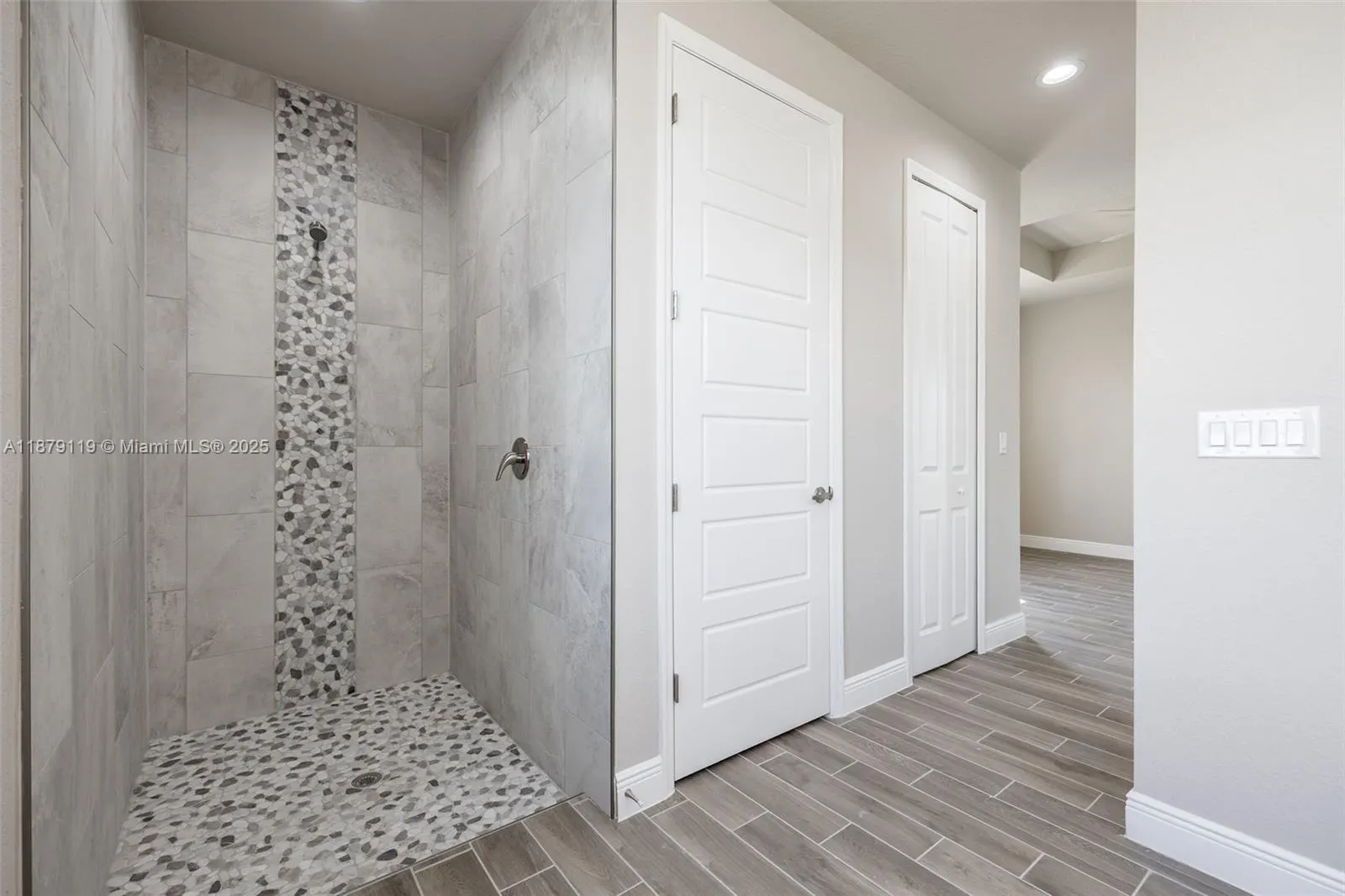 1103 Andover Dr