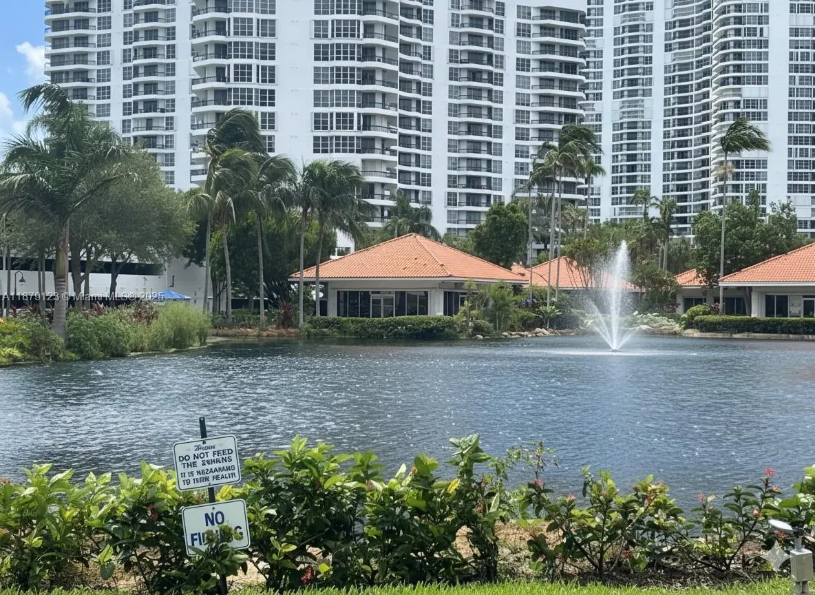 3600 Mystic Pointe Dr, #604