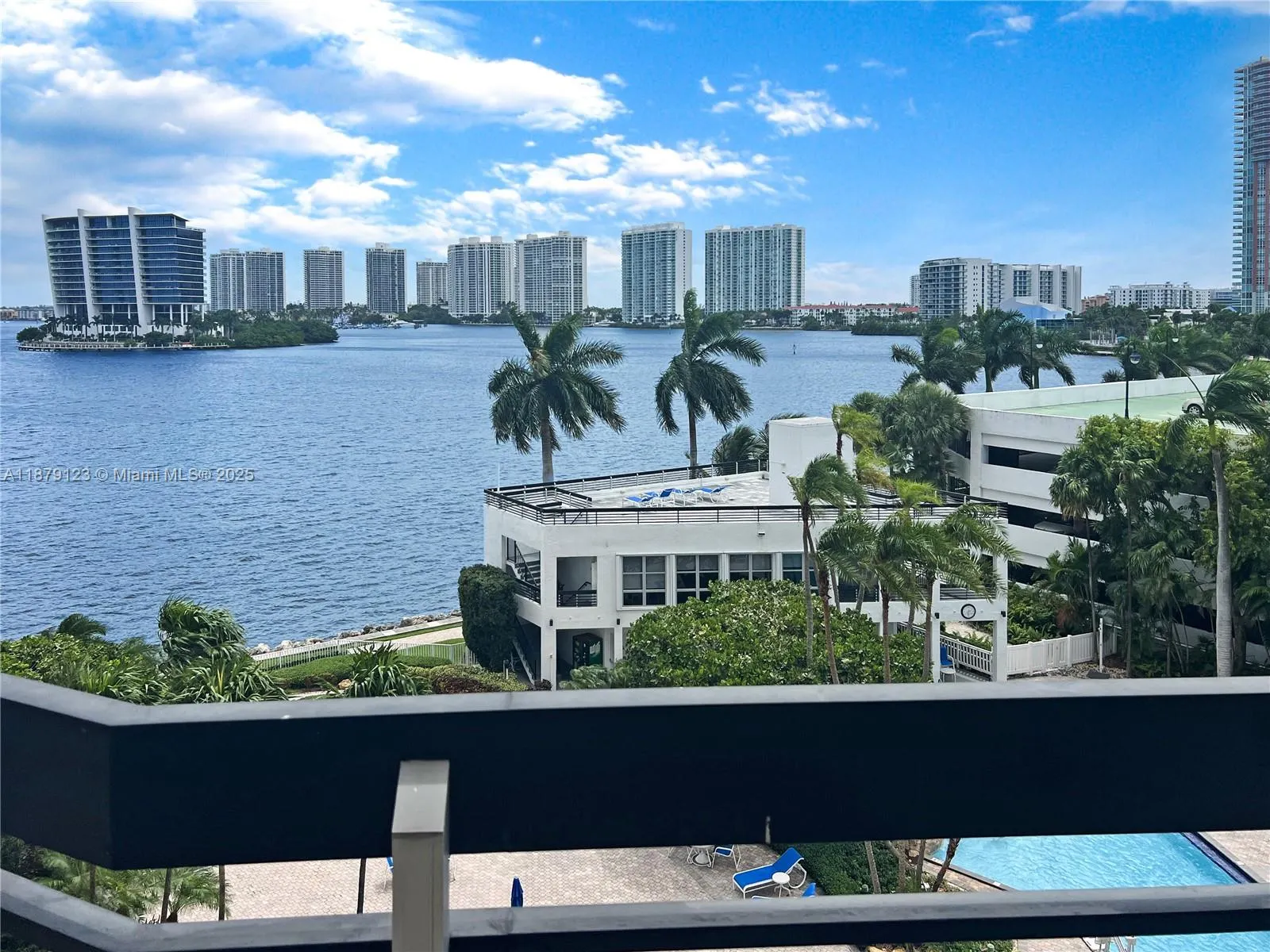 3600 Mystic Pointe Dr, #604