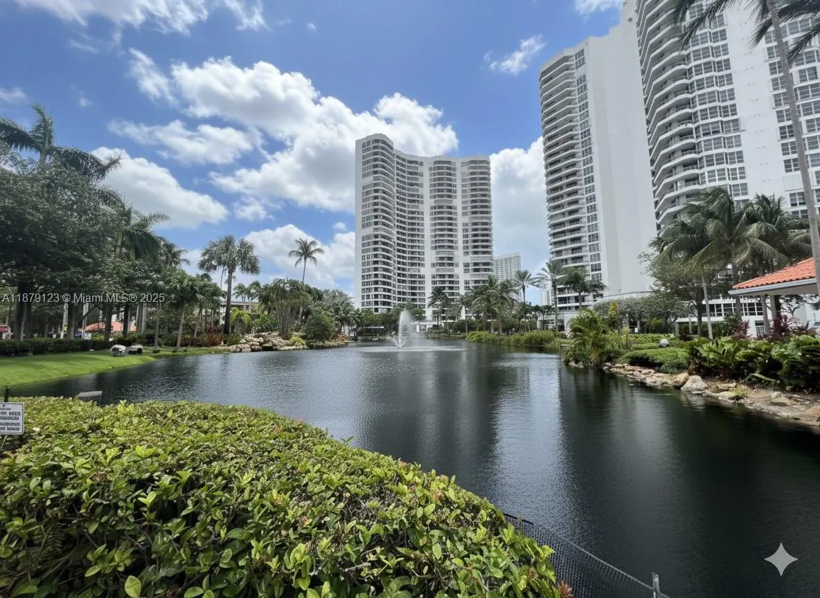 3600 Mystic Pointe Dr, #604