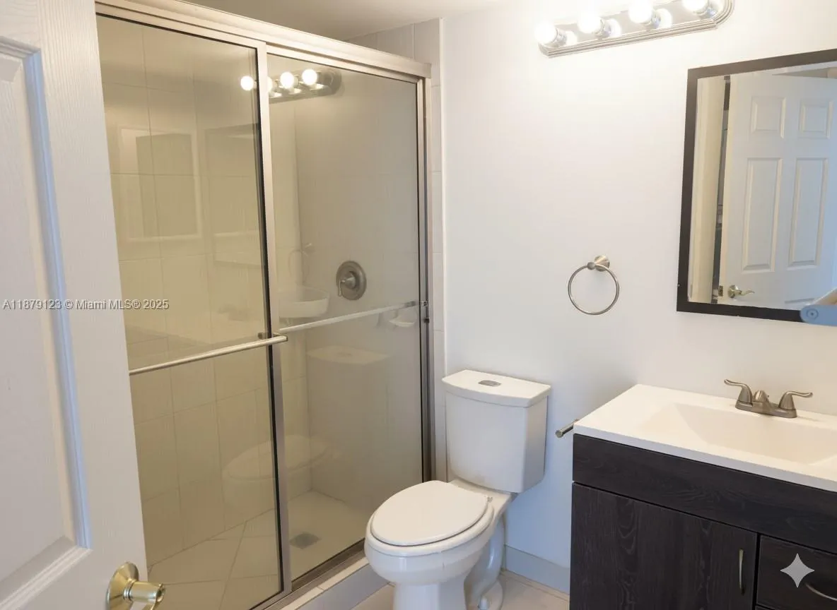 3600 Mystic Pointe Dr, #604