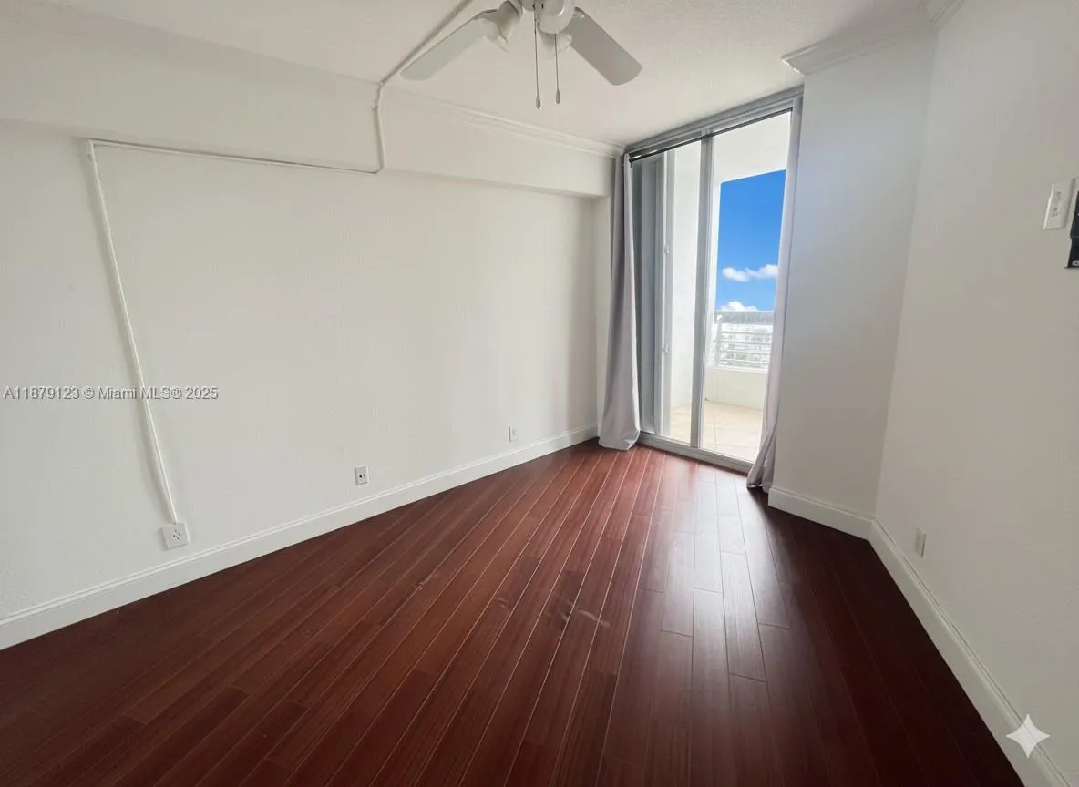 3600 Mystic Pointe Dr, #604