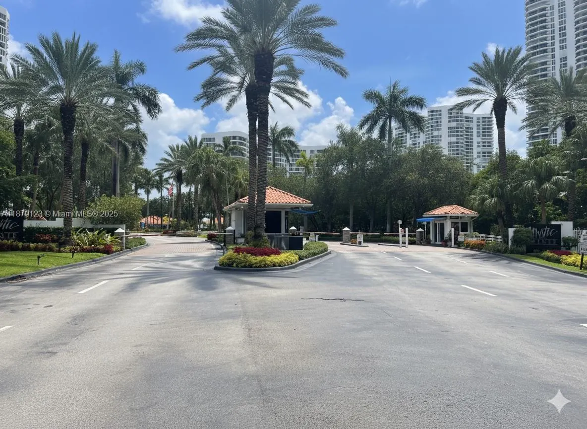 3600 Mystic Pointe Dr, #604