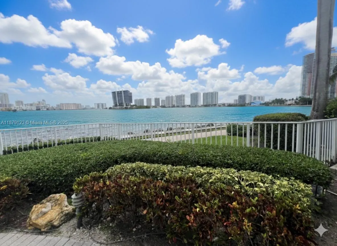 3600 Mystic Pointe Dr, #604