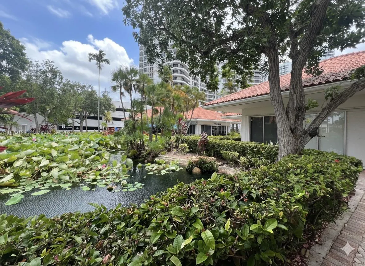 3600 Mystic Pointe Dr, #604