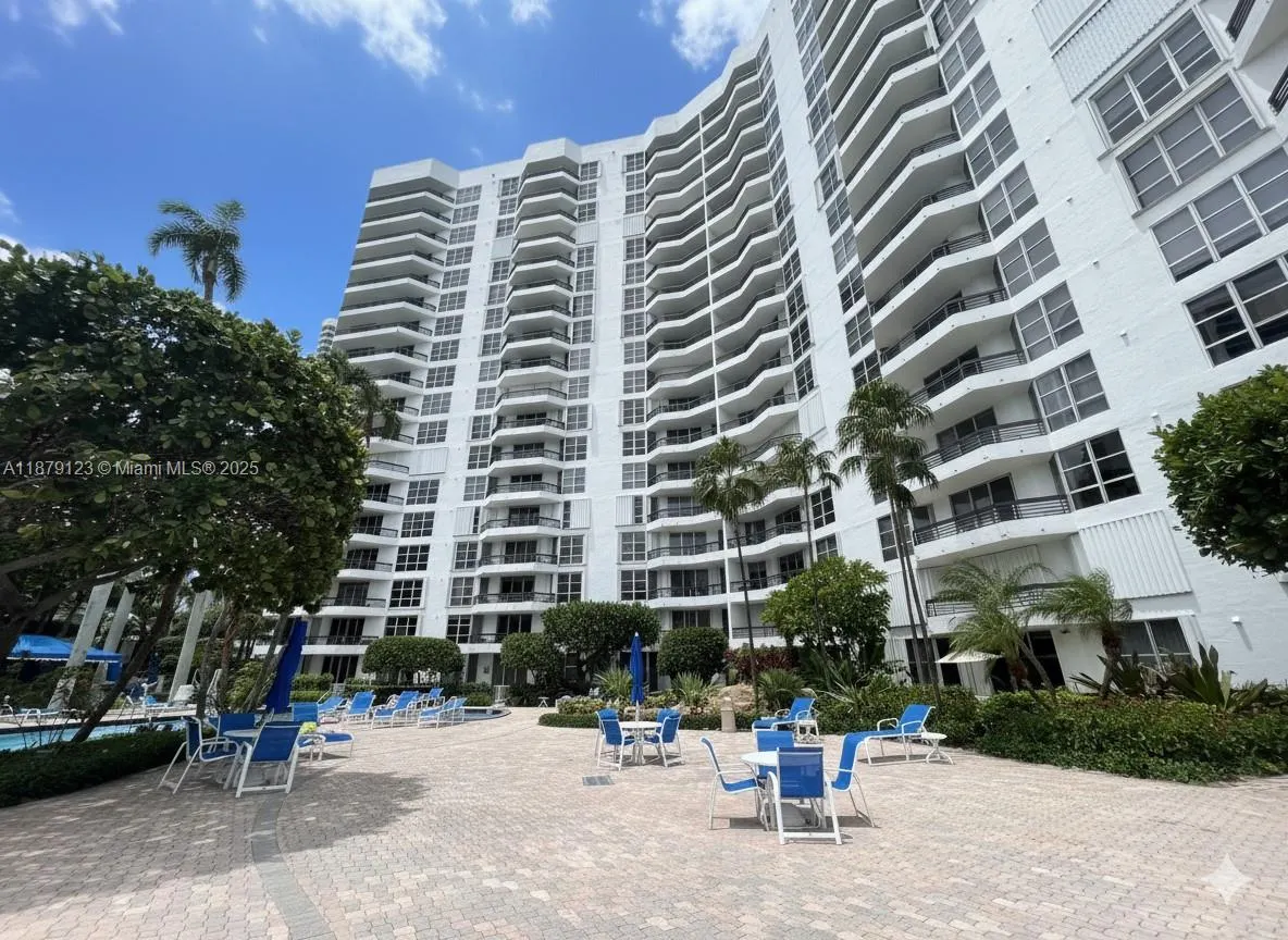 3600 Mystic Pointe Dr, #604