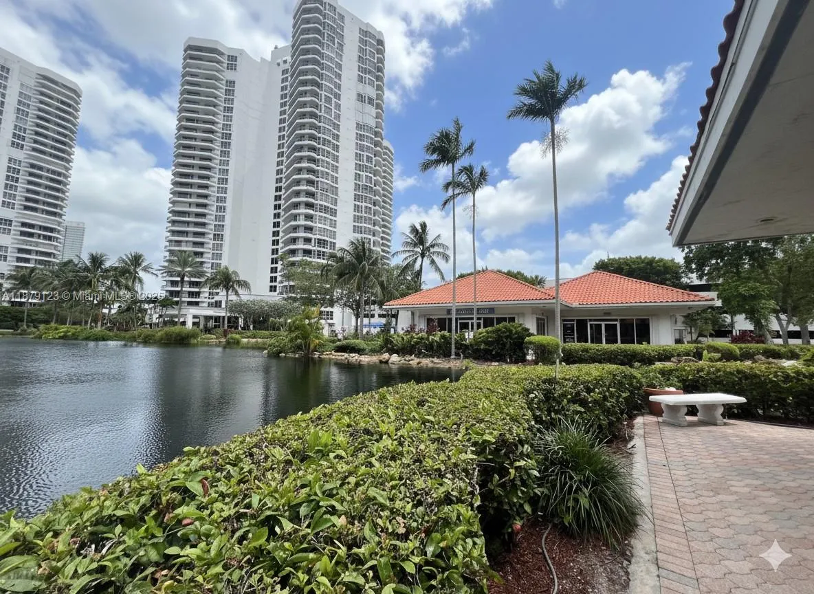 3600 Mystic Pointe Dr, #604