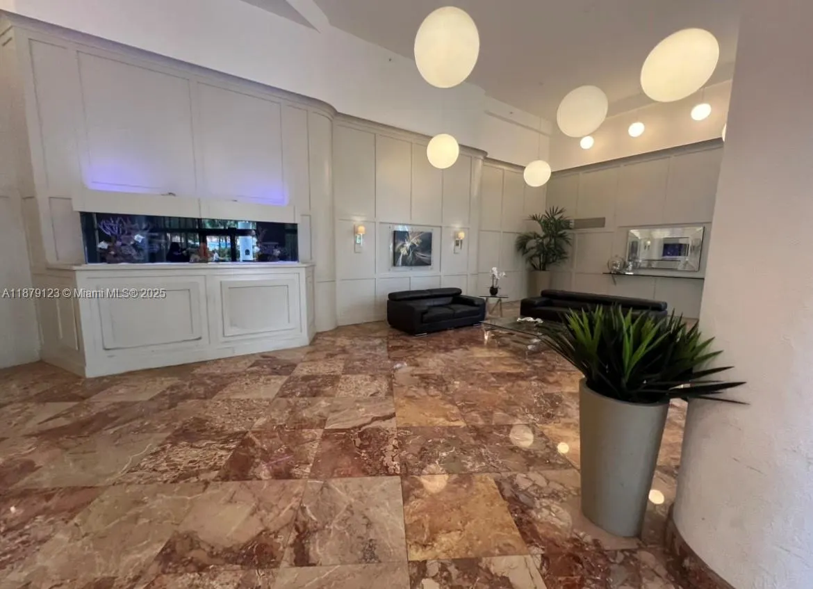 3600 Mystic Pointe Dr, #604
