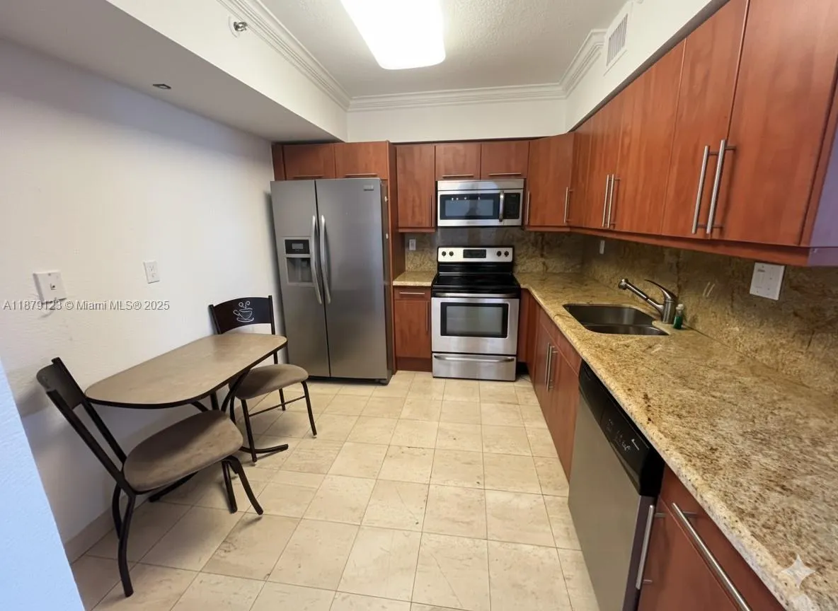 3600 Mystic Pointe Dr, #604